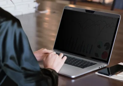 privacy-screen-protectors-your-ultimate-guide-blog-meta-image privacy-screen-protectors-your-ultimate-guide-blog-meta-image